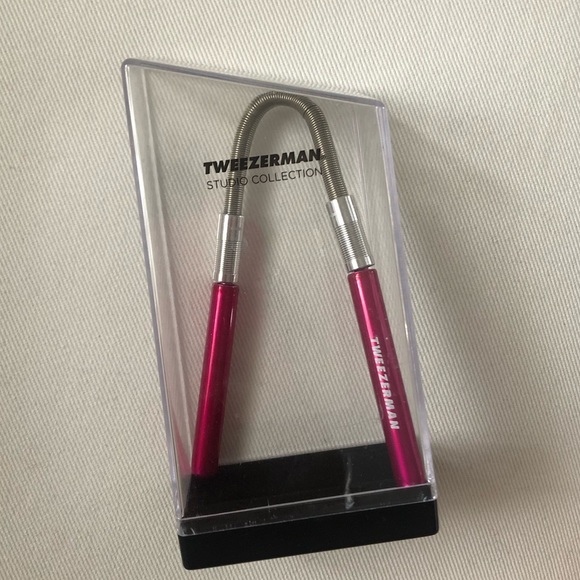 NEW TWEEZERMAN - Smooth Finish Facial Hair Remover - Picture 1 of 8